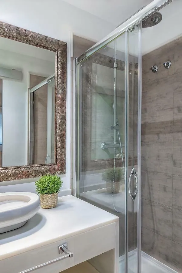 Apartment Alterhome Reina Mercedes Seville